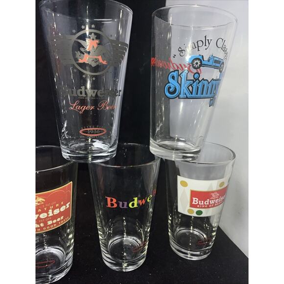 11 Budweiser Retro Pint Glasses Series - 1936 1947 1948 1955 1961 1952 1963 - Picture 4 of 12